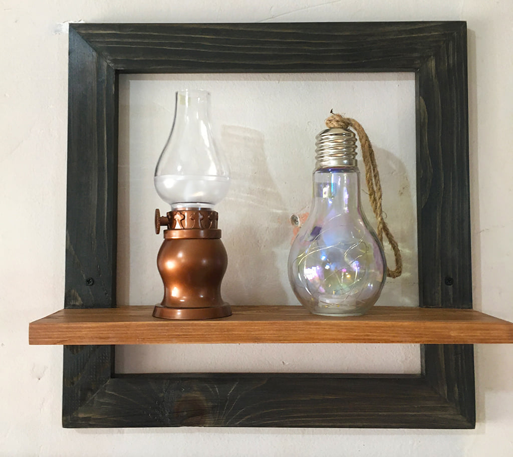Etagères avec cadres bois