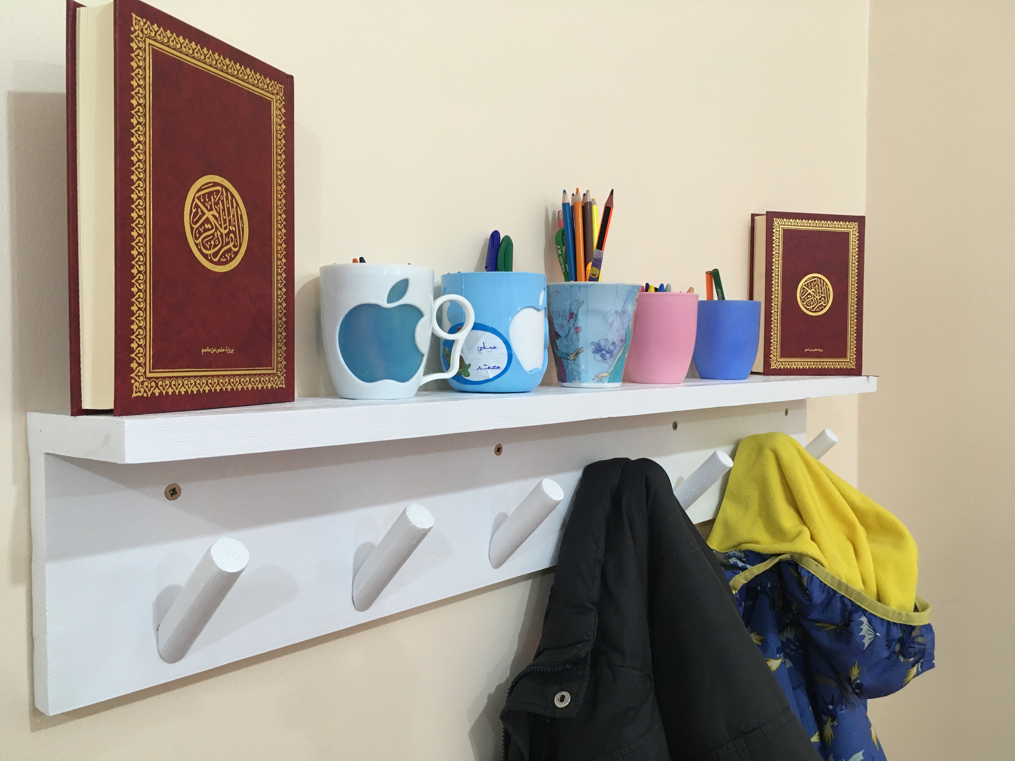 Porte manteaux muarl avec étagère